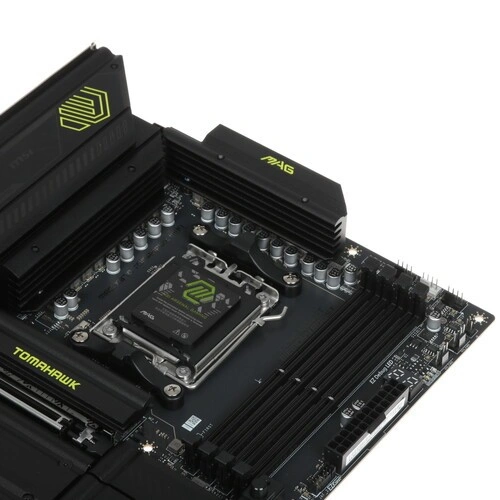 Материнская плата MSI MAG X870 TOMAHAWK WIFI 2 x кабель SATA, документация, комплект наклеек, крепеж для разъема M.2, флешка с ПО