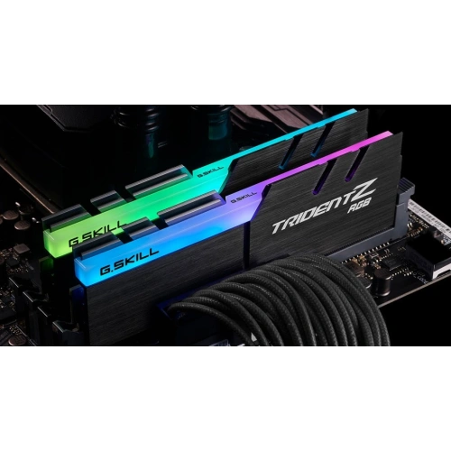 Оперативная память 32 Gb 3600 MHz G.Skill TRIDENT Z RGB (F4-3600C18D-32GTZR)